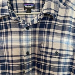 Men’s Patagonia Long Sleeved Lightweight Fjord Flannel Shirt, Size Large